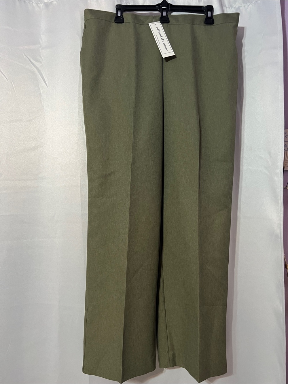 Alfred Dunner Women’s Olive Green Straight-Leg Dress Pants Size 18
New With Tags